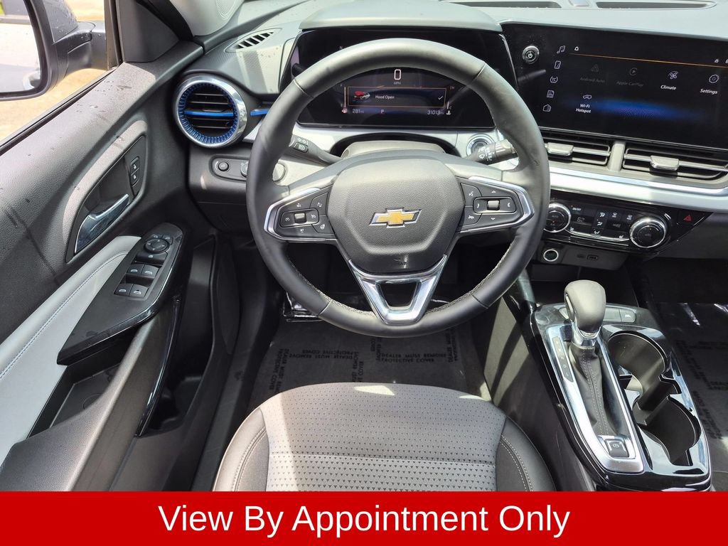 Used 2025 Chevrolet Trax LT w/ LT Convenience Package FWD image 22