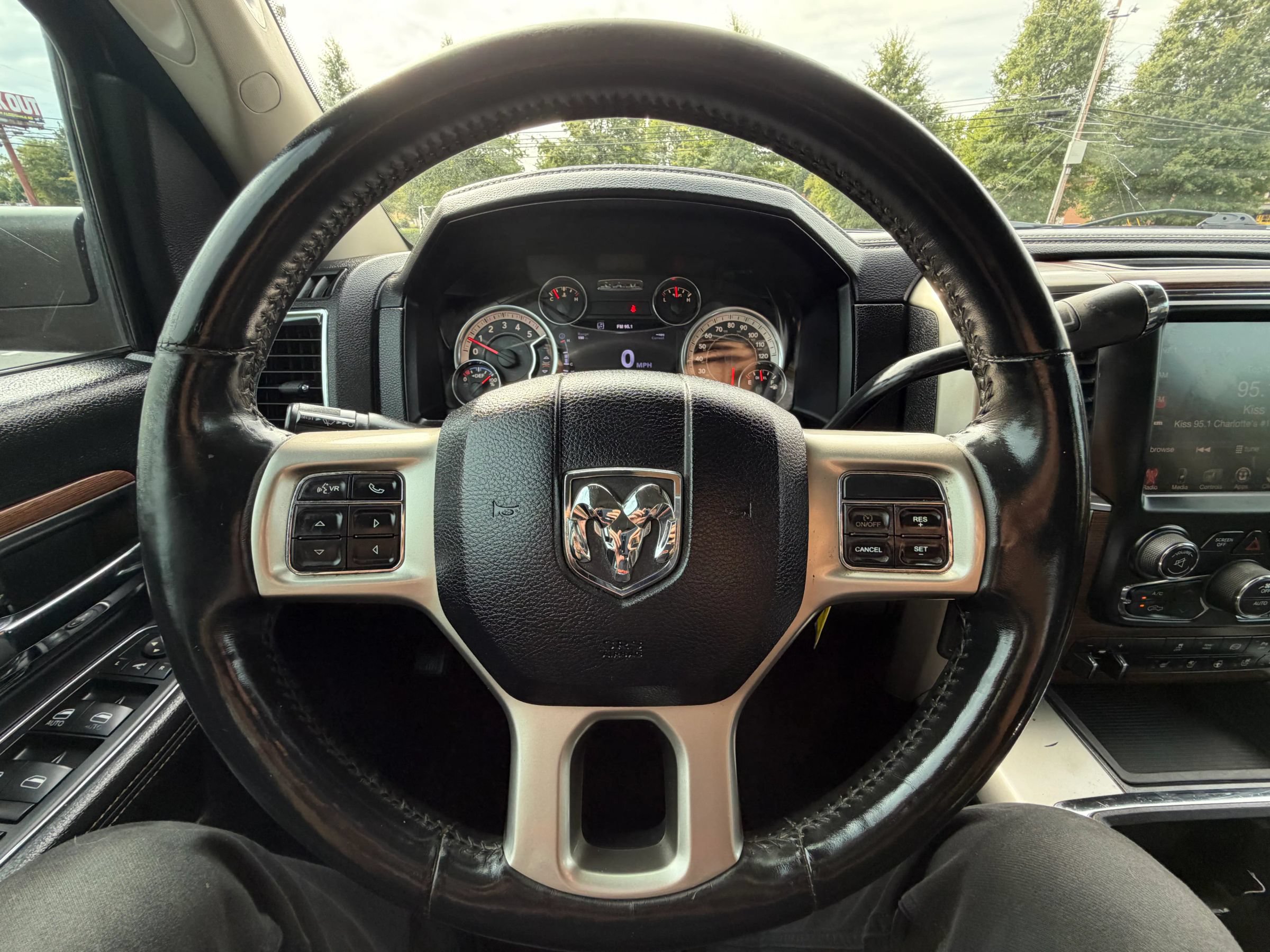 Used 2015 RAM 3500 Laramie AWD/4WD image 26