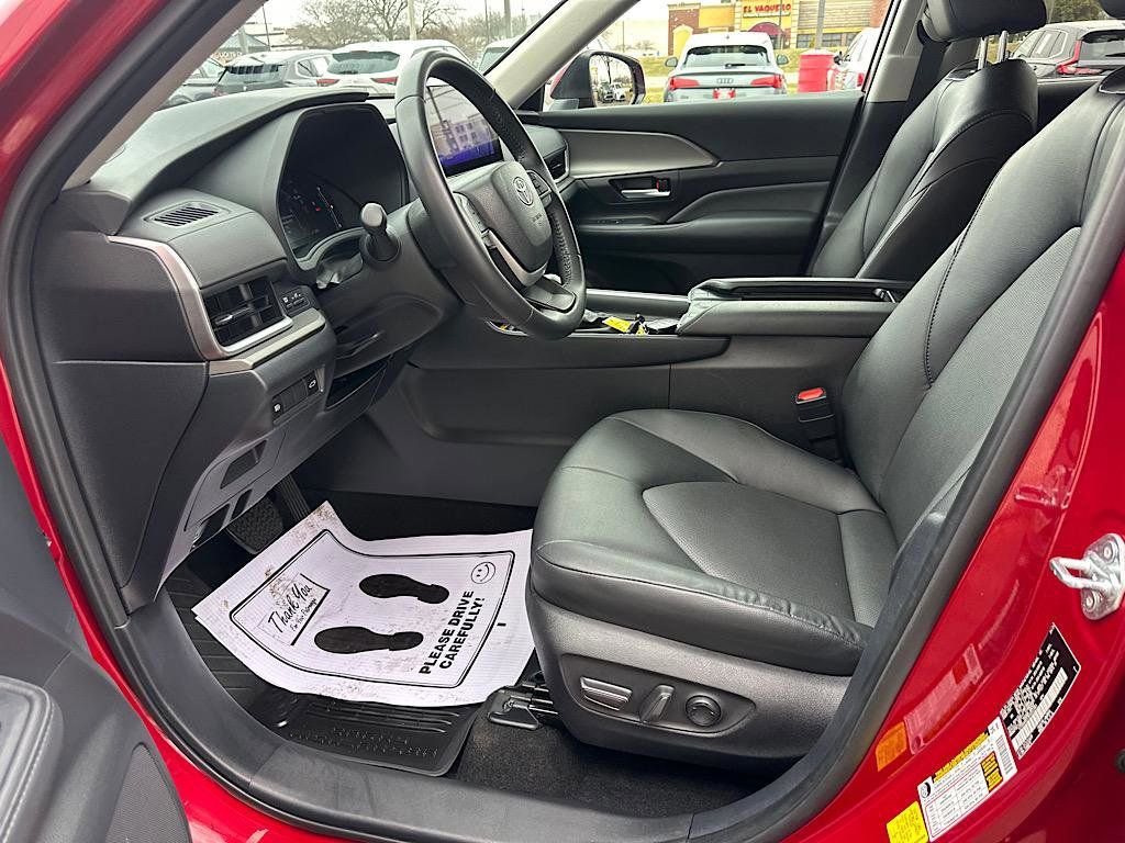 Certified 2024 Toyota Grand Highlander XLE image 11