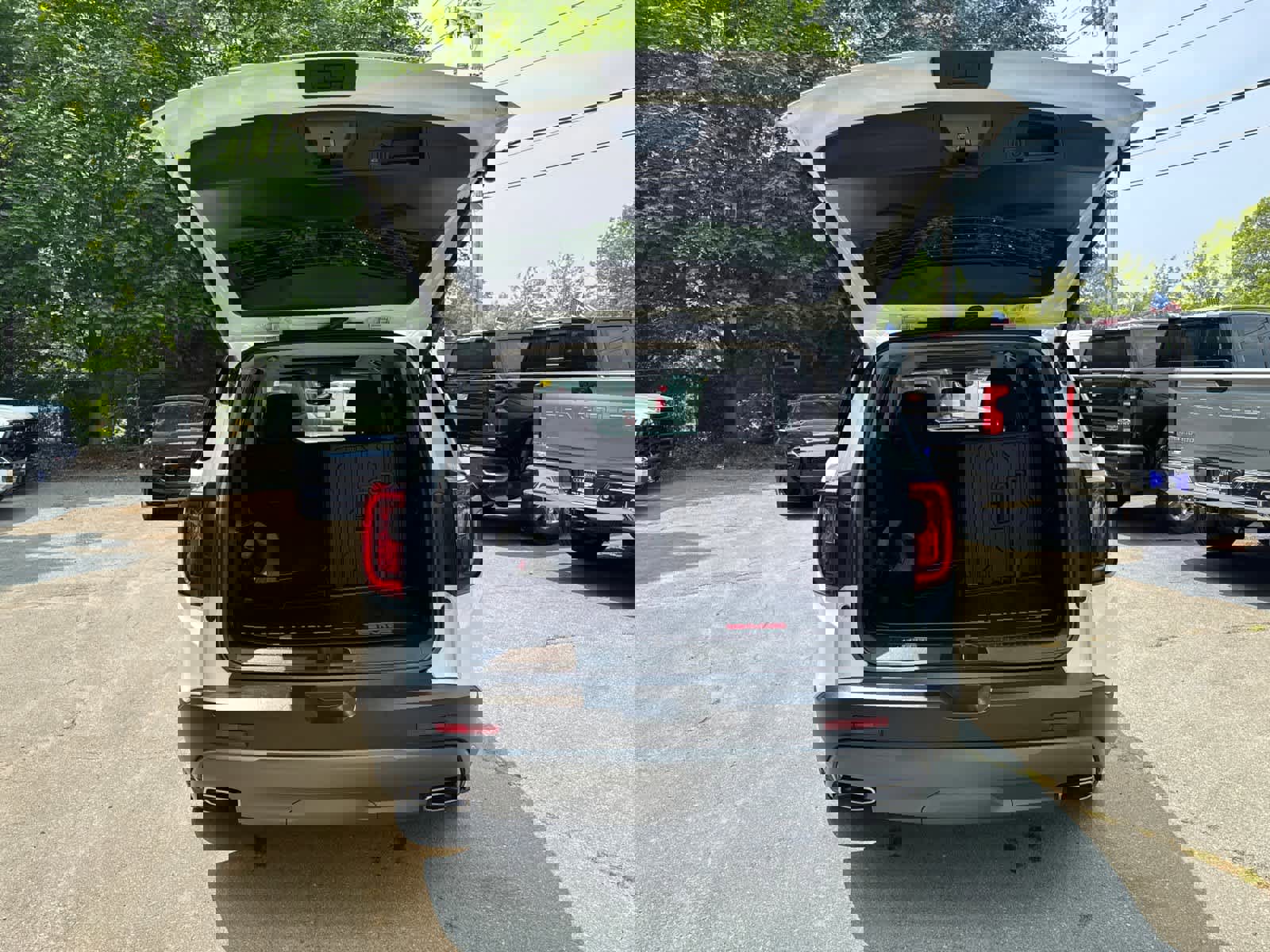 Used 2023 GMC Acadia AT4 image 39