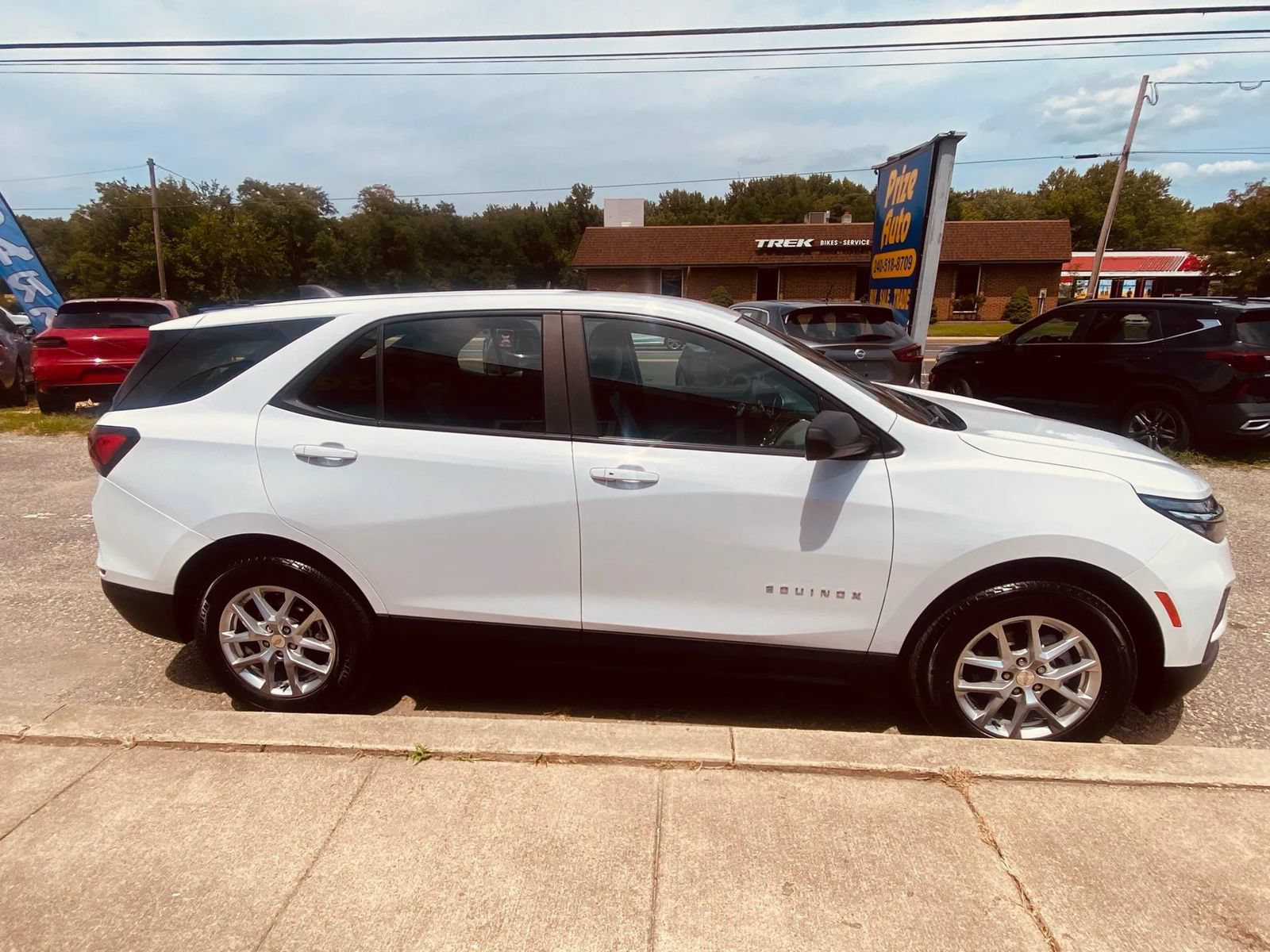 Used 2023 Chevrolet Equinox LS w/ Driver Confidence II Package FWD image 6