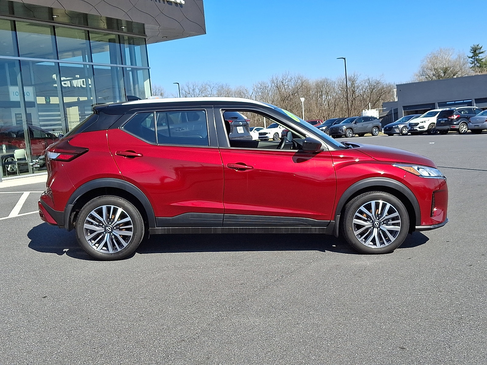 Used 2024 Nissan Kicks SV image 7