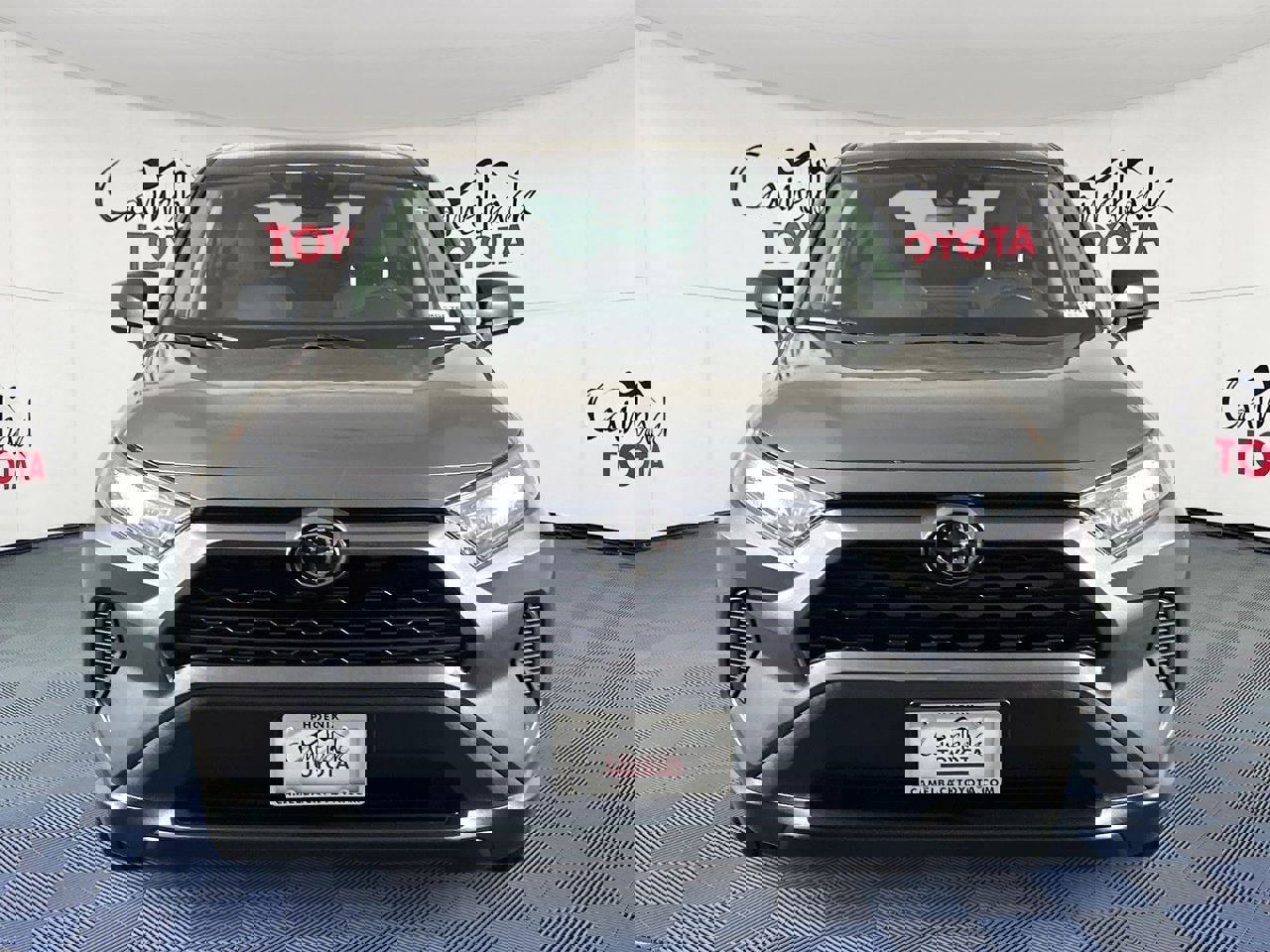 Used 2022 Toyota RAV4 LE image 2