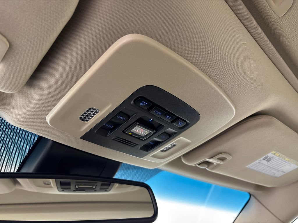 Certified 2021 Toyota Avalon XLE w/ Moonroof Package image 23