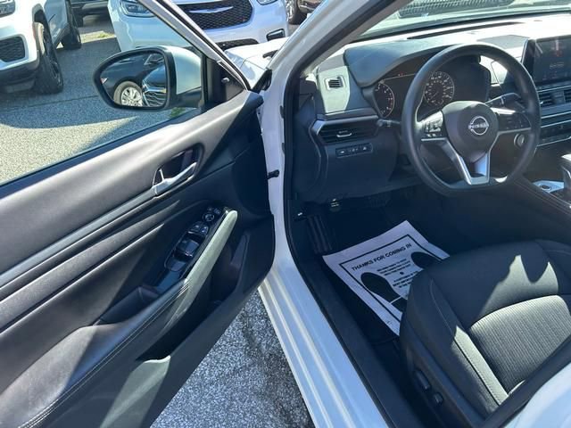 Used 2023 Nissan Altima 2.5 SV FWD image 9