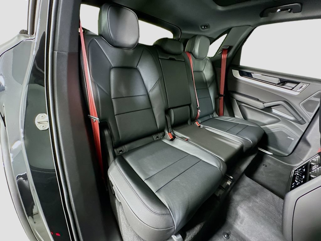 Certified 2026 Porsche Cayenne AWD/4WD image 29