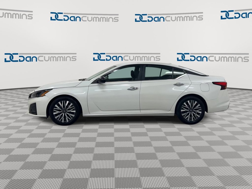 Used 2024 Nissan Altima 2.5 SV FWD image 5