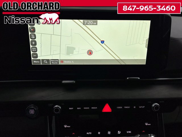 Used 2024 Kia Carnival EX FWD image 17