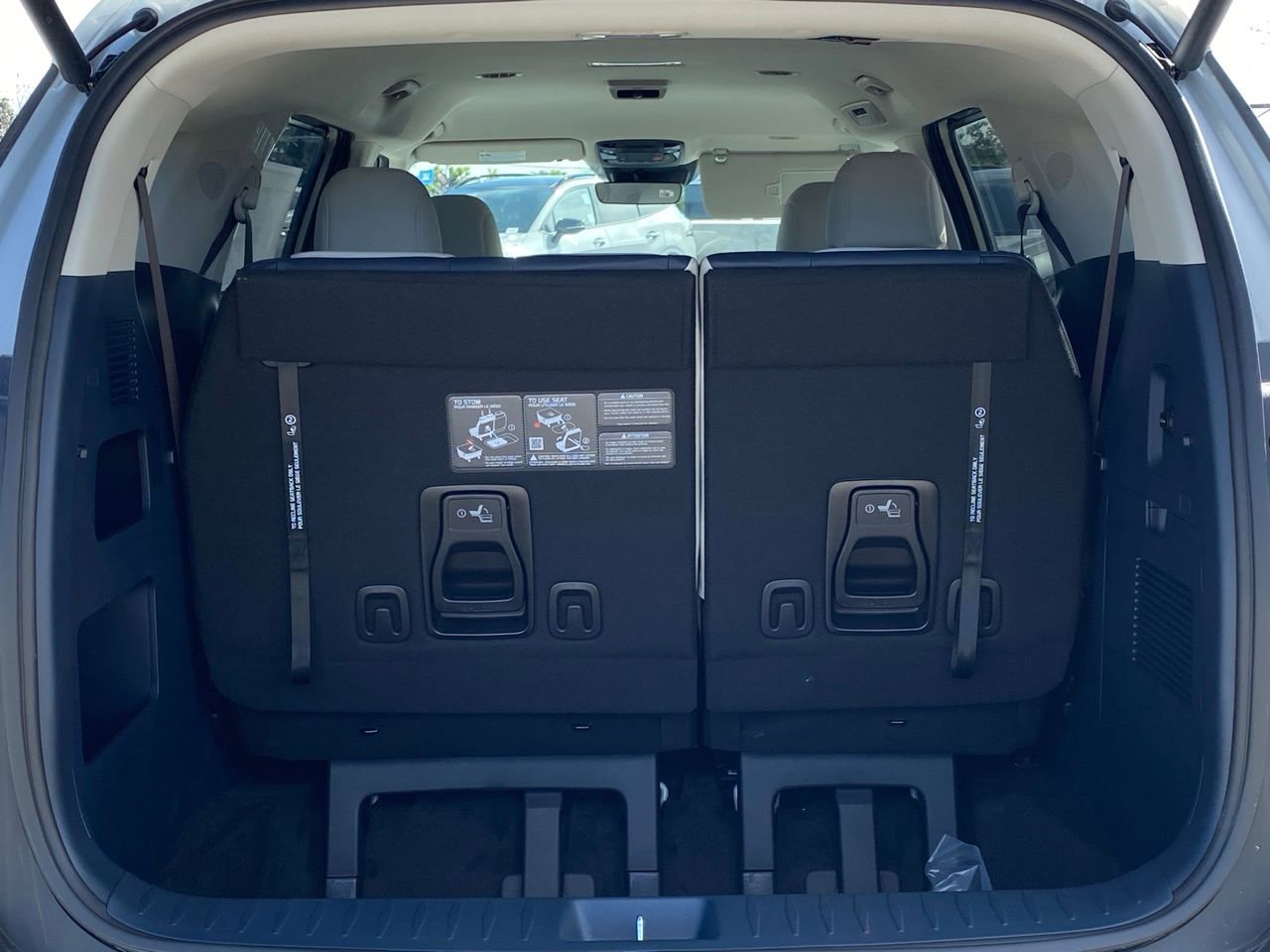 New 2026 Kia Carnival EX image 22