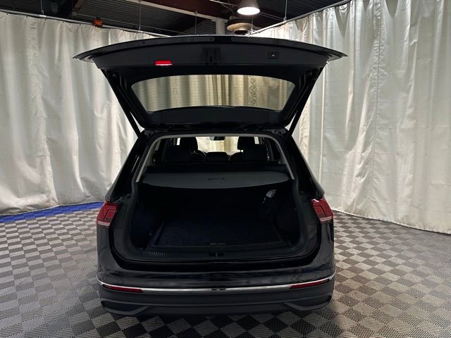 Certified 2022 Volkswagen Tiguan SE image 35