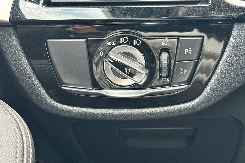 Used 2023 BMW 530e w/ M Sport Package image 30