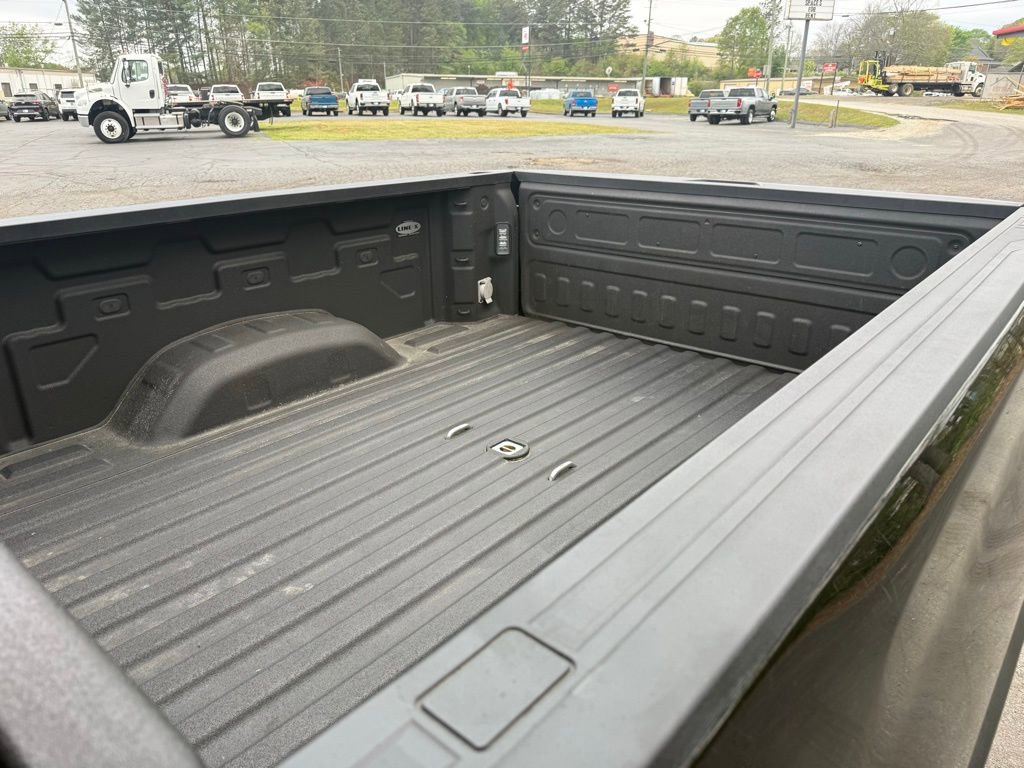 Used 2022 Chevrolet Silverado 2500 Custom w/ Custom Value Package image 11