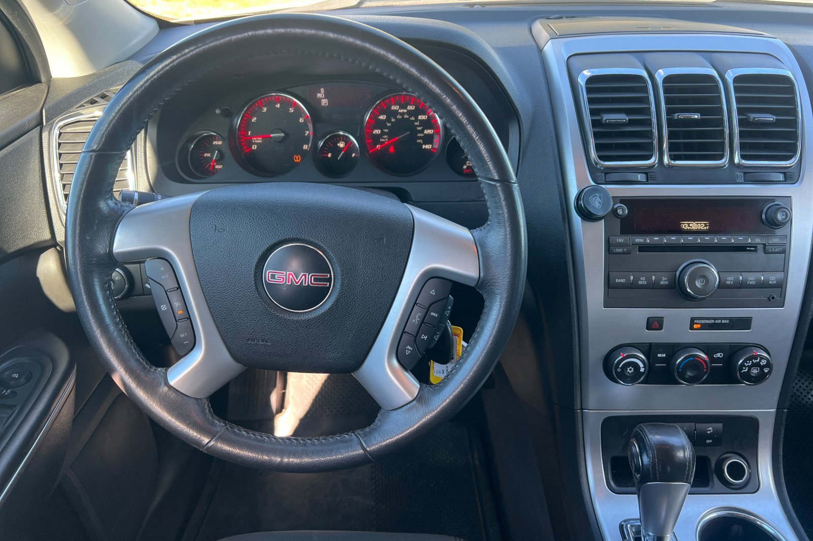 Used 2010 GMC Acadia SLE image 11