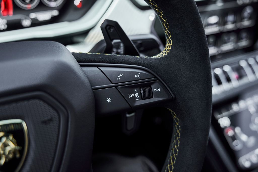 Used 2024 Lamborghini Urus Performante AWD/4WD image 72