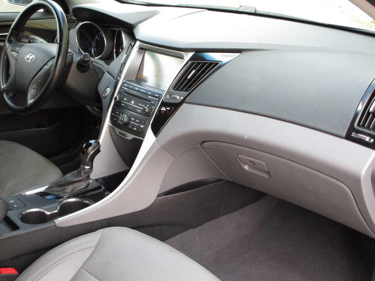Used 2014 Hyundai Sonata Limited w/ Technology Package 05 FWD image 7
