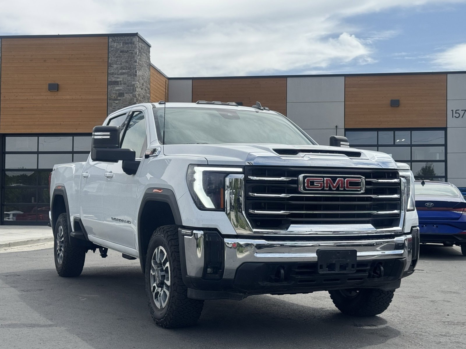 Used 2024 GMC Sierra 3500 SLE image 1