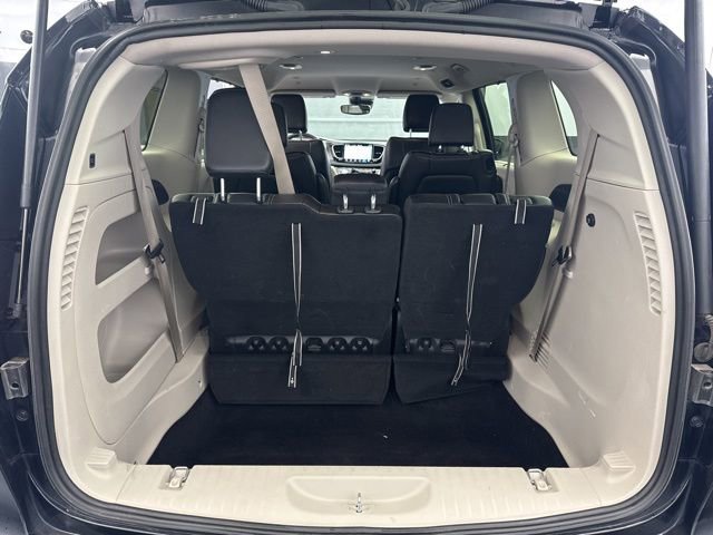 Used 2024 Chrysler Pacifica Touring-L image 20