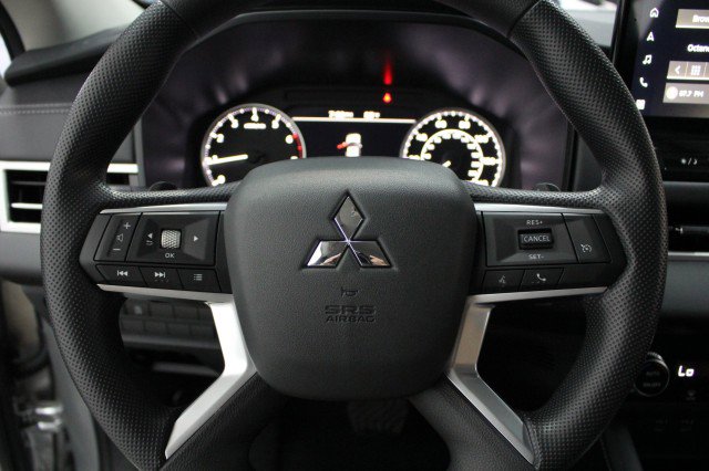 New 2026 Mitsubishi Outlander ES AWD/4WD image 8