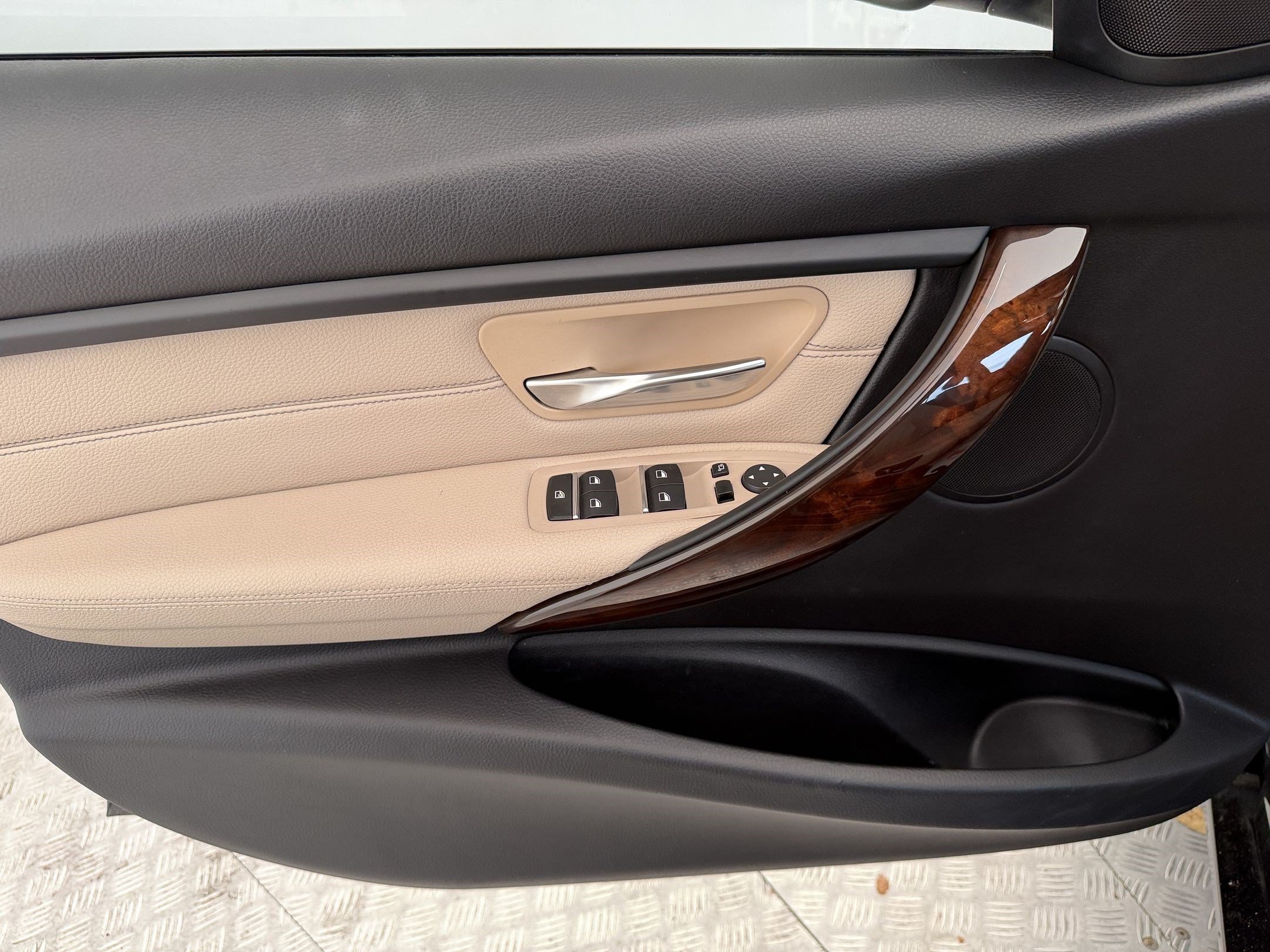 Used 2018 BMW 320i Sedan RWD image 14
