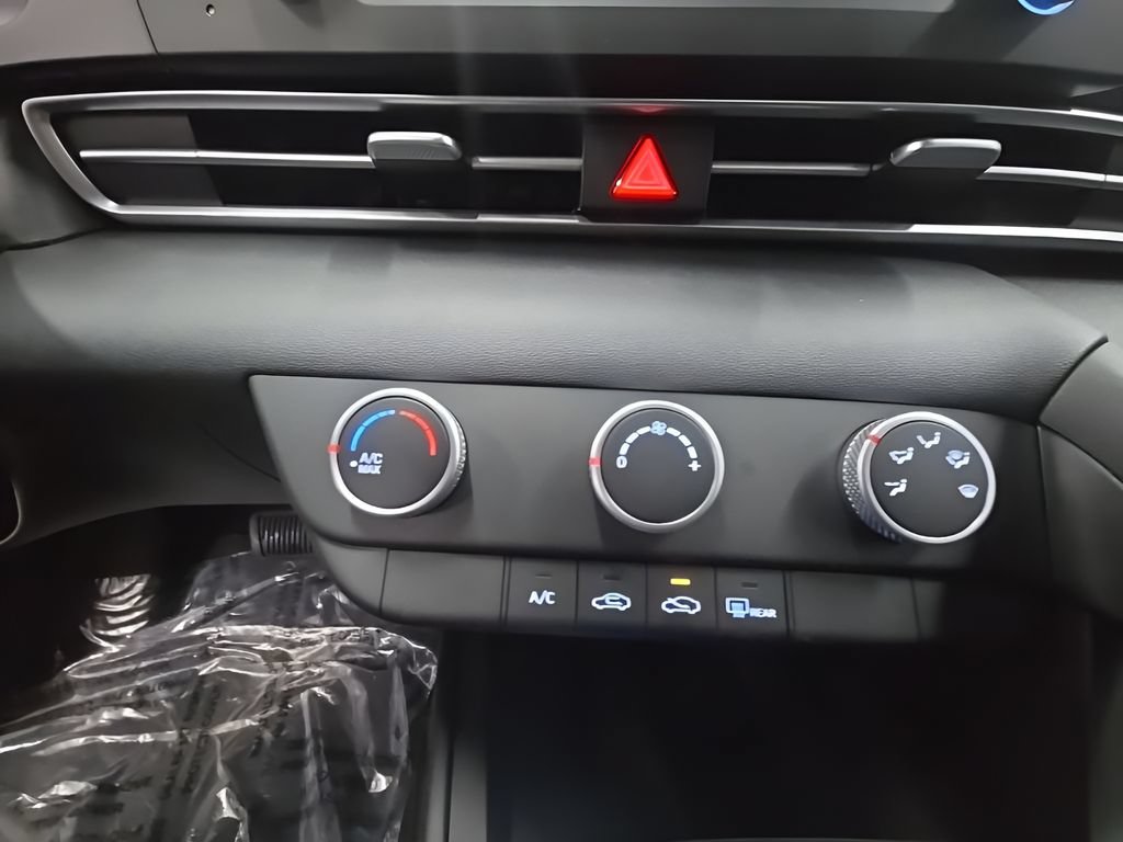 New 2026 Hyundai Elantra SE FWD image 25