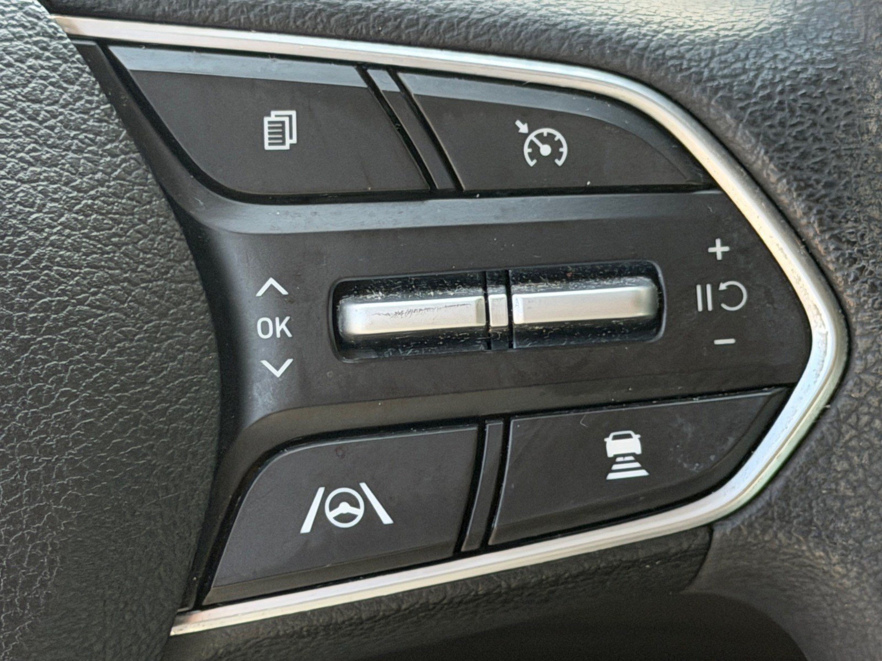 Used 2021 Hyundai Santa Fe SEL FWD image 25