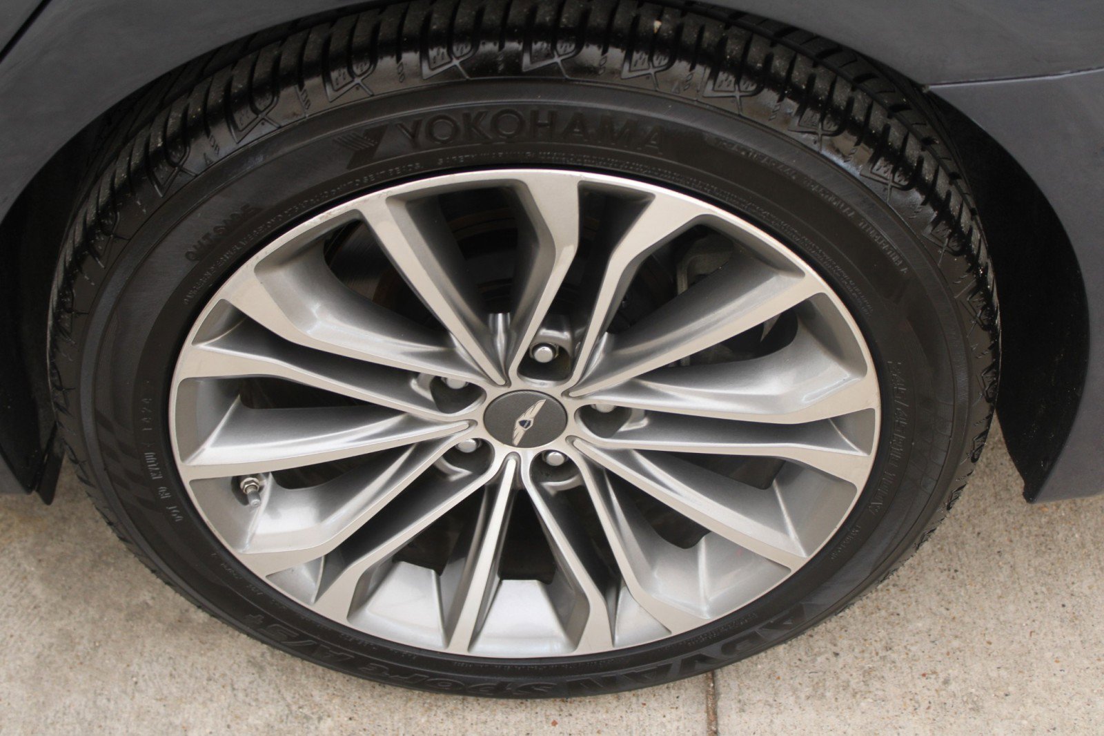 Used 2015 Hyundai Genesis 3.8 image 28