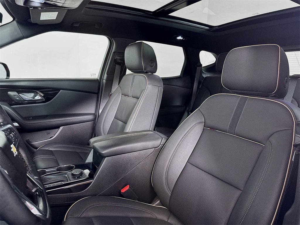 Used 2025 Chevrolet Blazer Premier w/ Driver Confidence II Package image 8