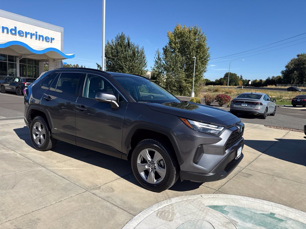 Used 2022 Toyota RAV4 XLE w/ Convenience Package AWD/4WD image 2