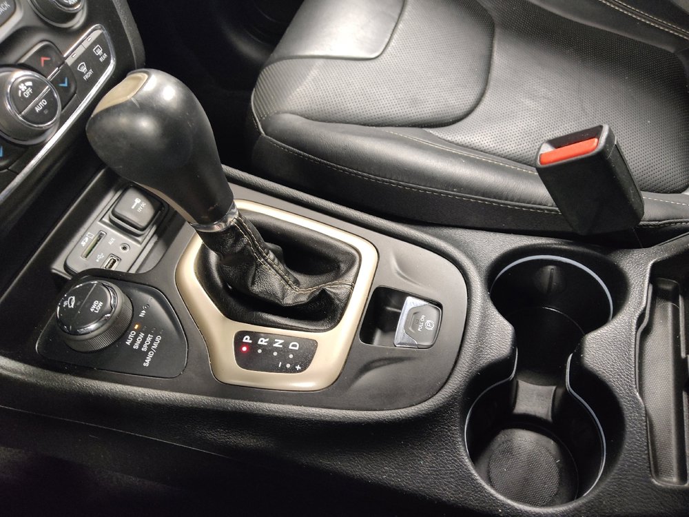 Used 2018 Jeep Cherokee Limited w/ Luxury Group AWD/4WD image 26