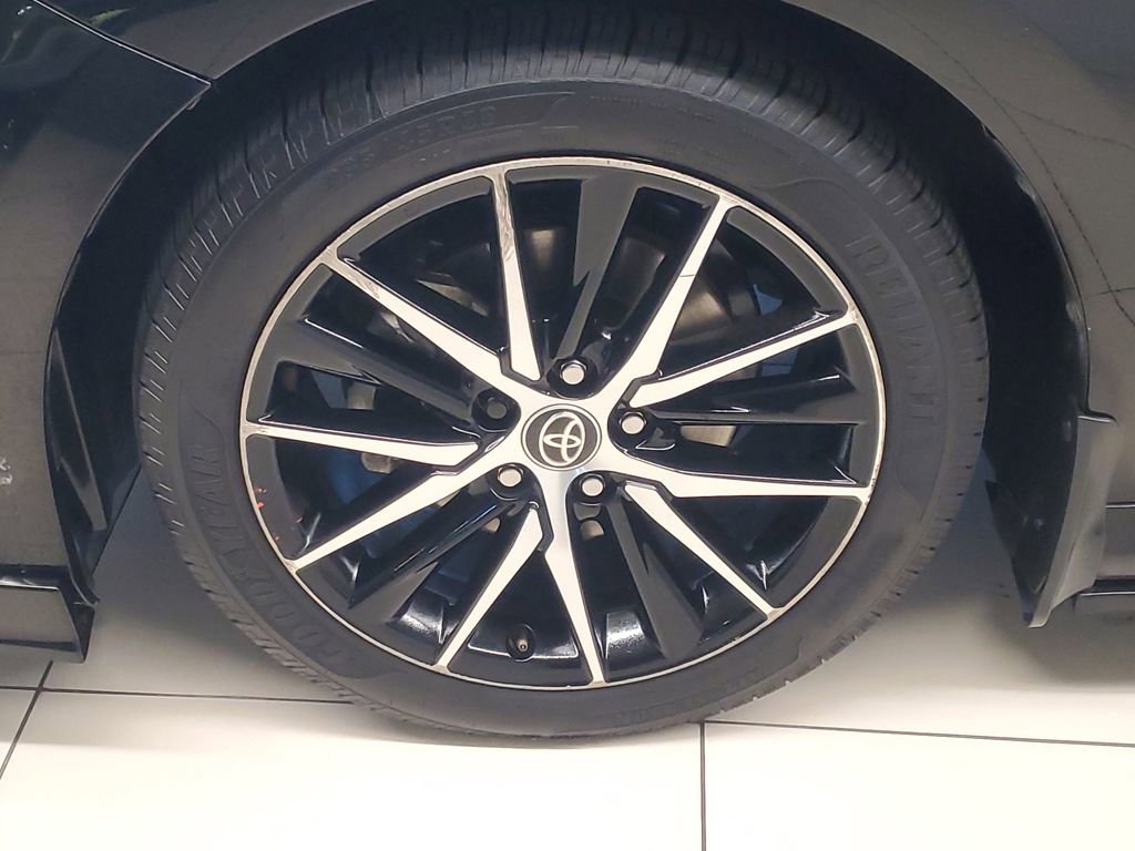 Used 2024 Toyota Camry LE w/ Convenience Package image 4