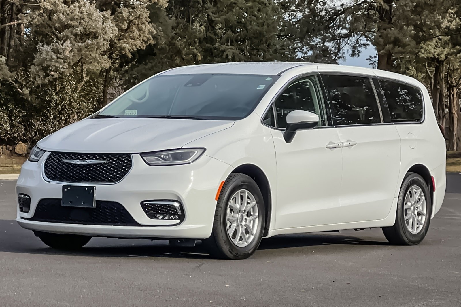 Used 2023 Chrysler Pacifica Touring-L image 9