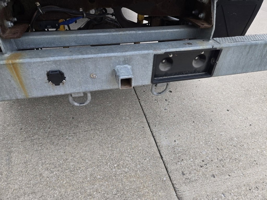 Used 2004 Ford F350 XL image 9