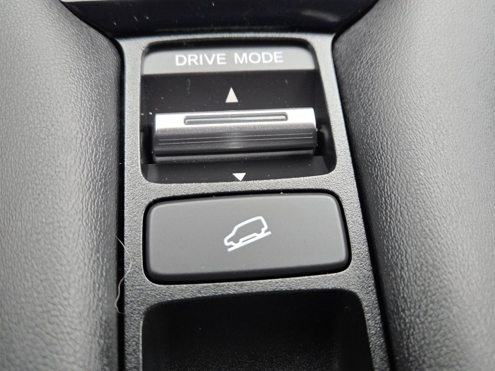 Used 2023 Honda HR-V LX image 9