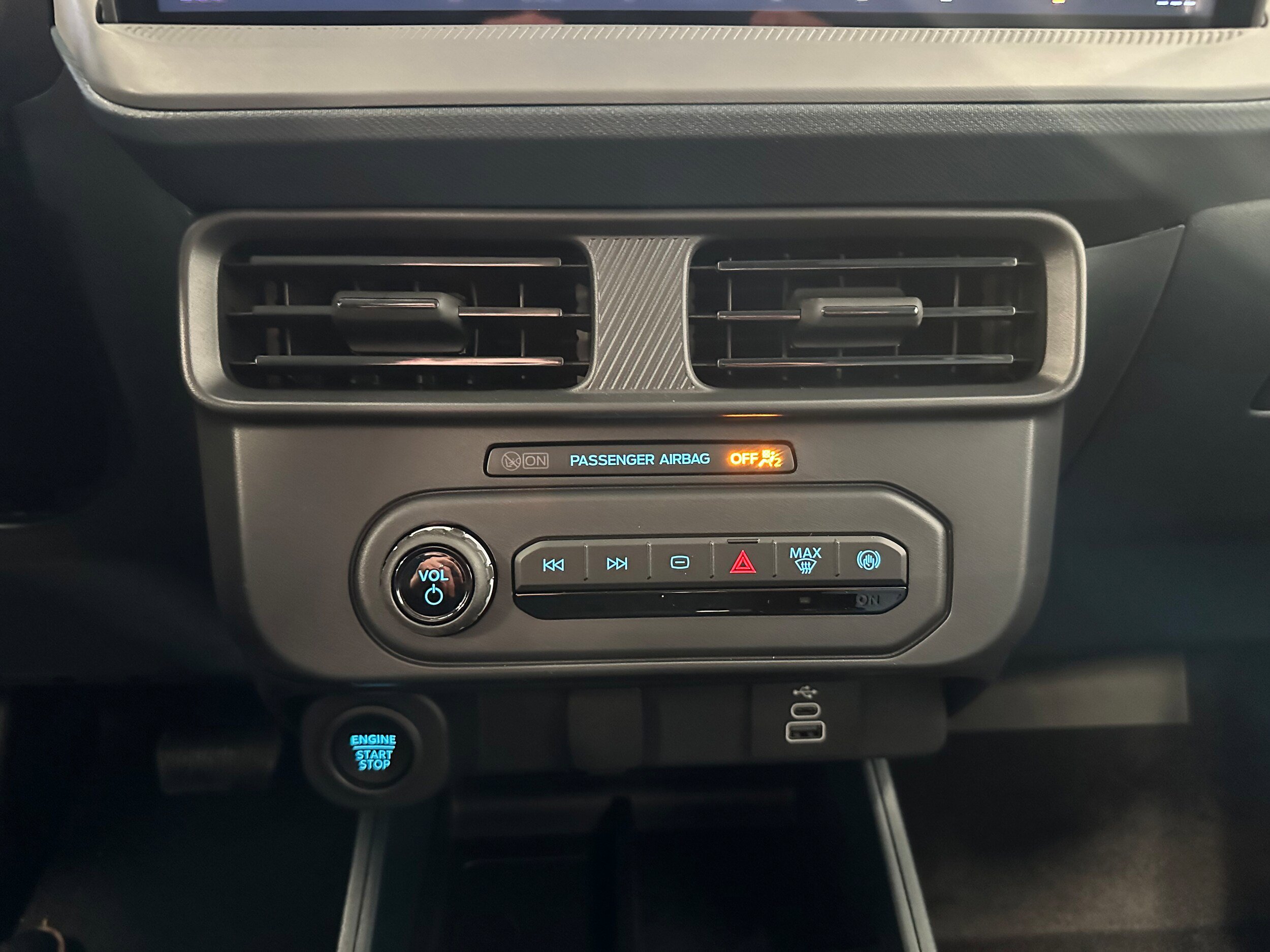 New 2025 Ford Maverick XLT w/ XLT Luxury Package image 52