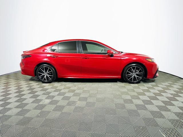 Used 2024 Toyota Camry SE w/ Cold Weather Package FWD image 9