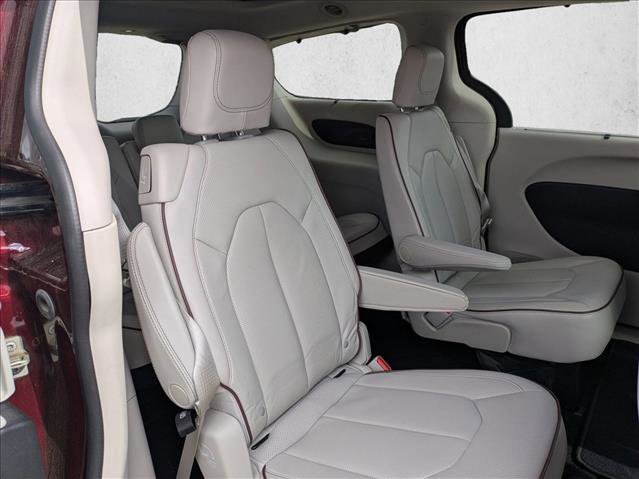 Used 2017 Chrysler Pacifica Limited w/ Advanced Safetytec Group image 19