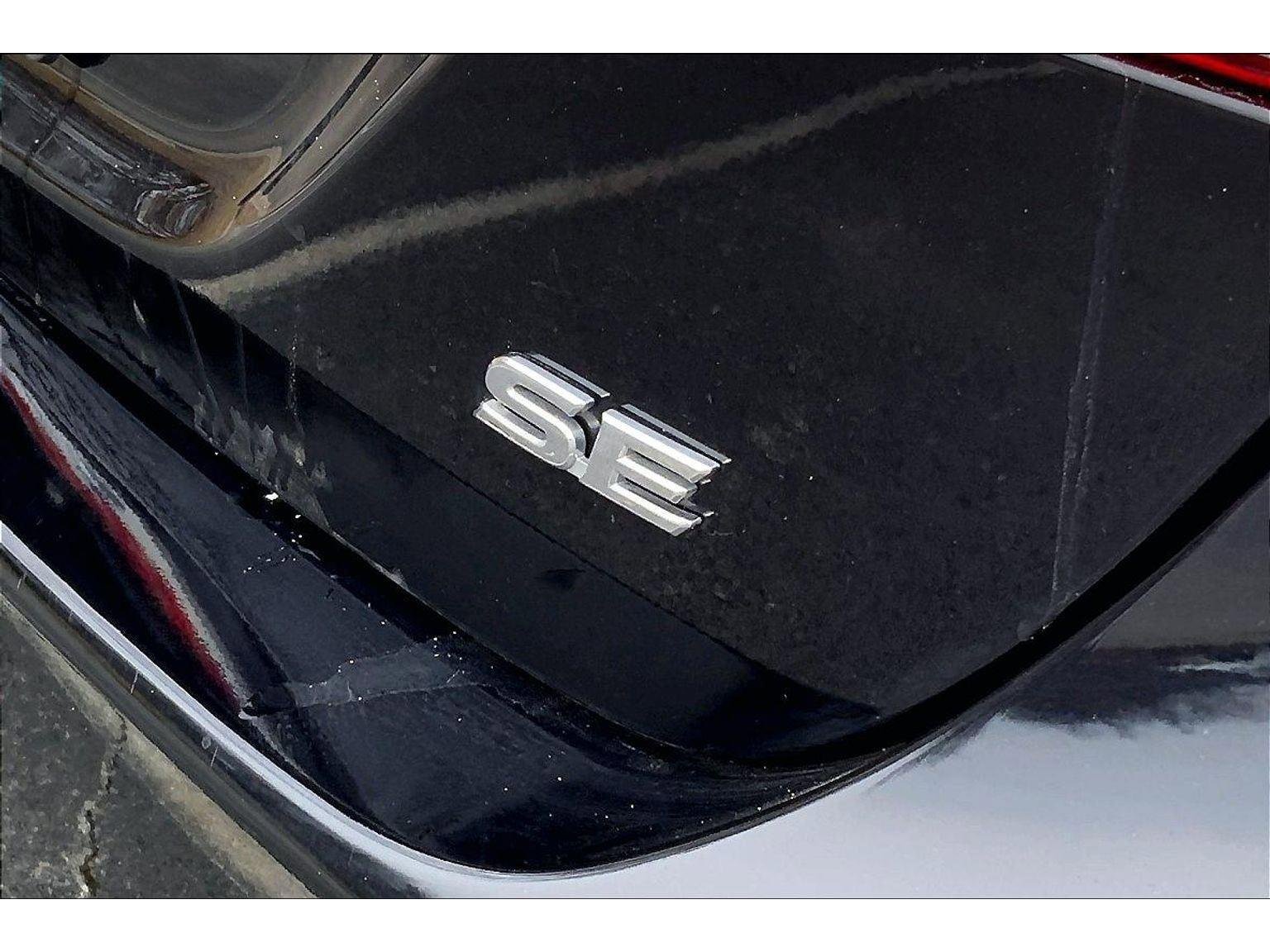 Used 2020 Toyota Camry SE w/ Convenience Package image 8