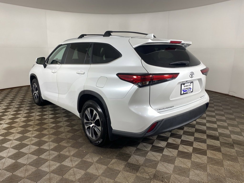 Used 2023 Toyota Highlander XLE image 7