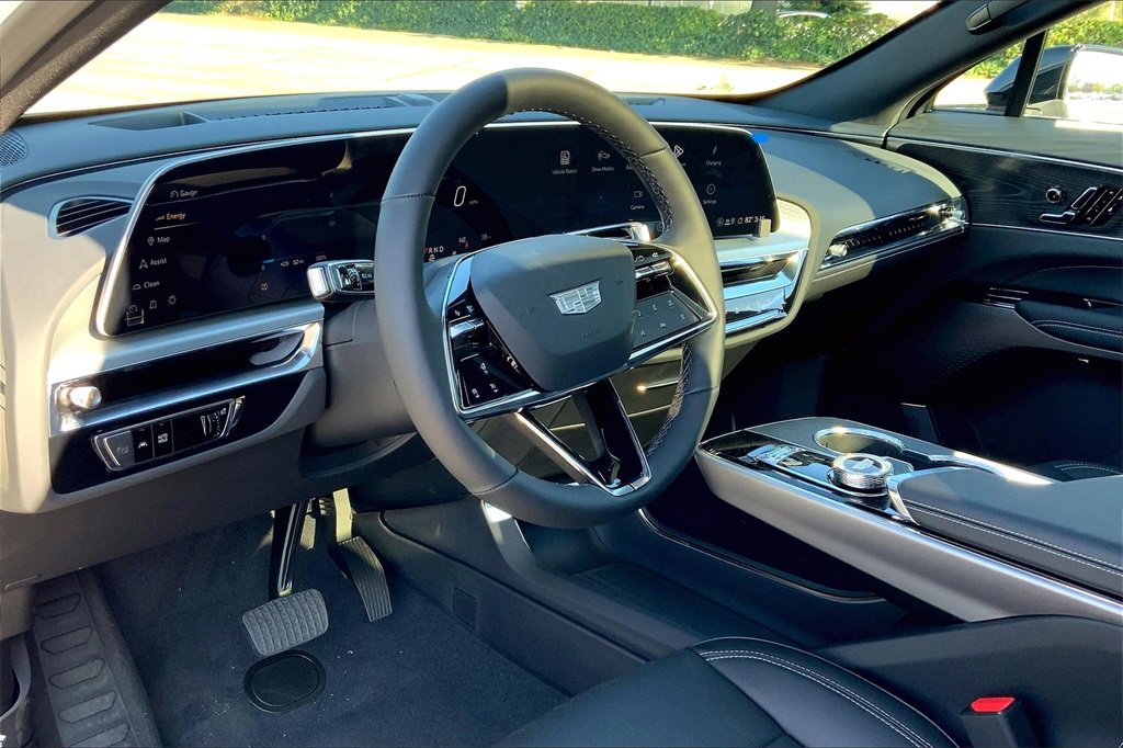 New 2025 Cadillac Lyriq Luxury image 9