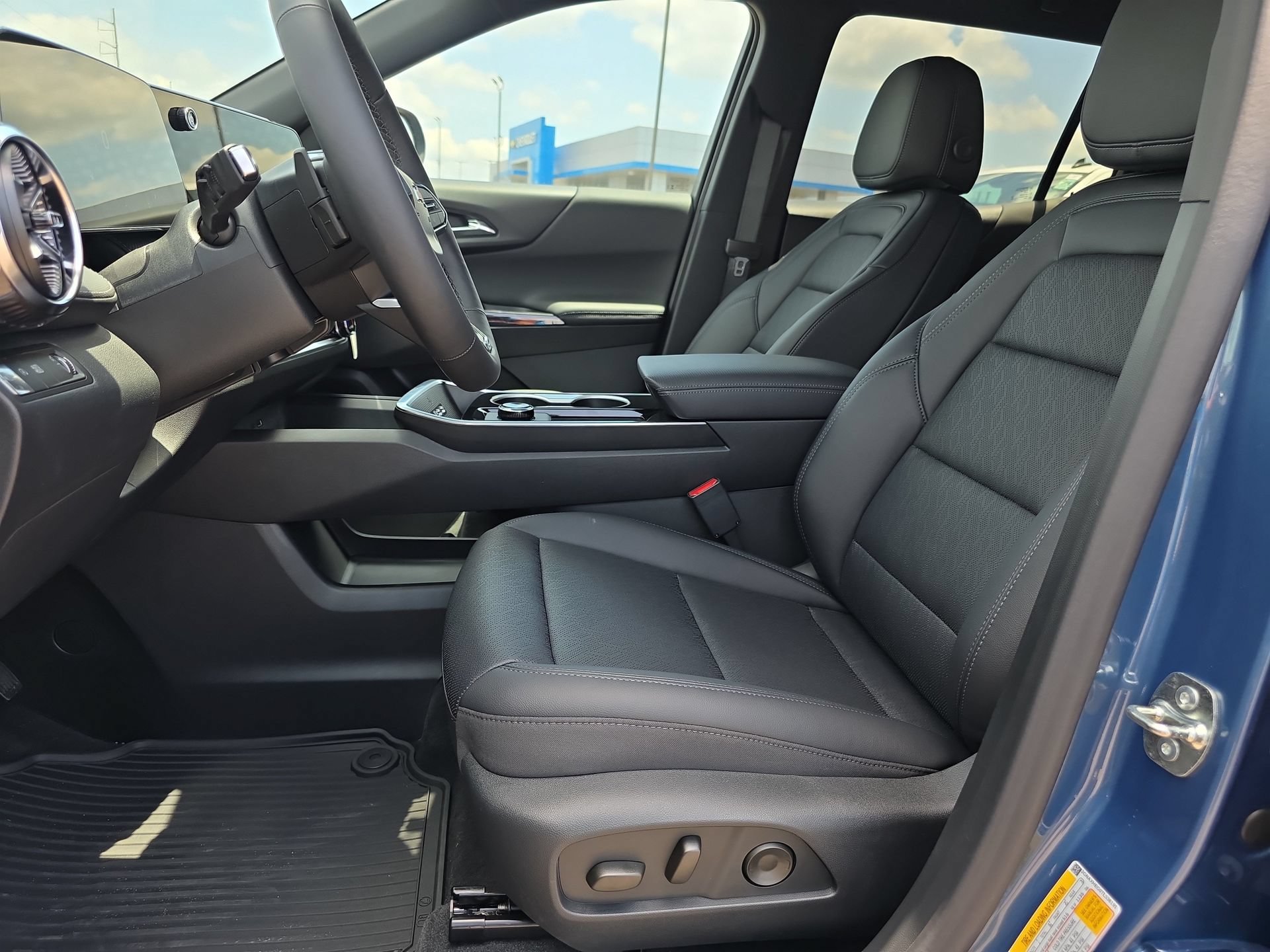 New 2026 Chevrolet Equinox LT w/ Convenience Package II FWD image 10