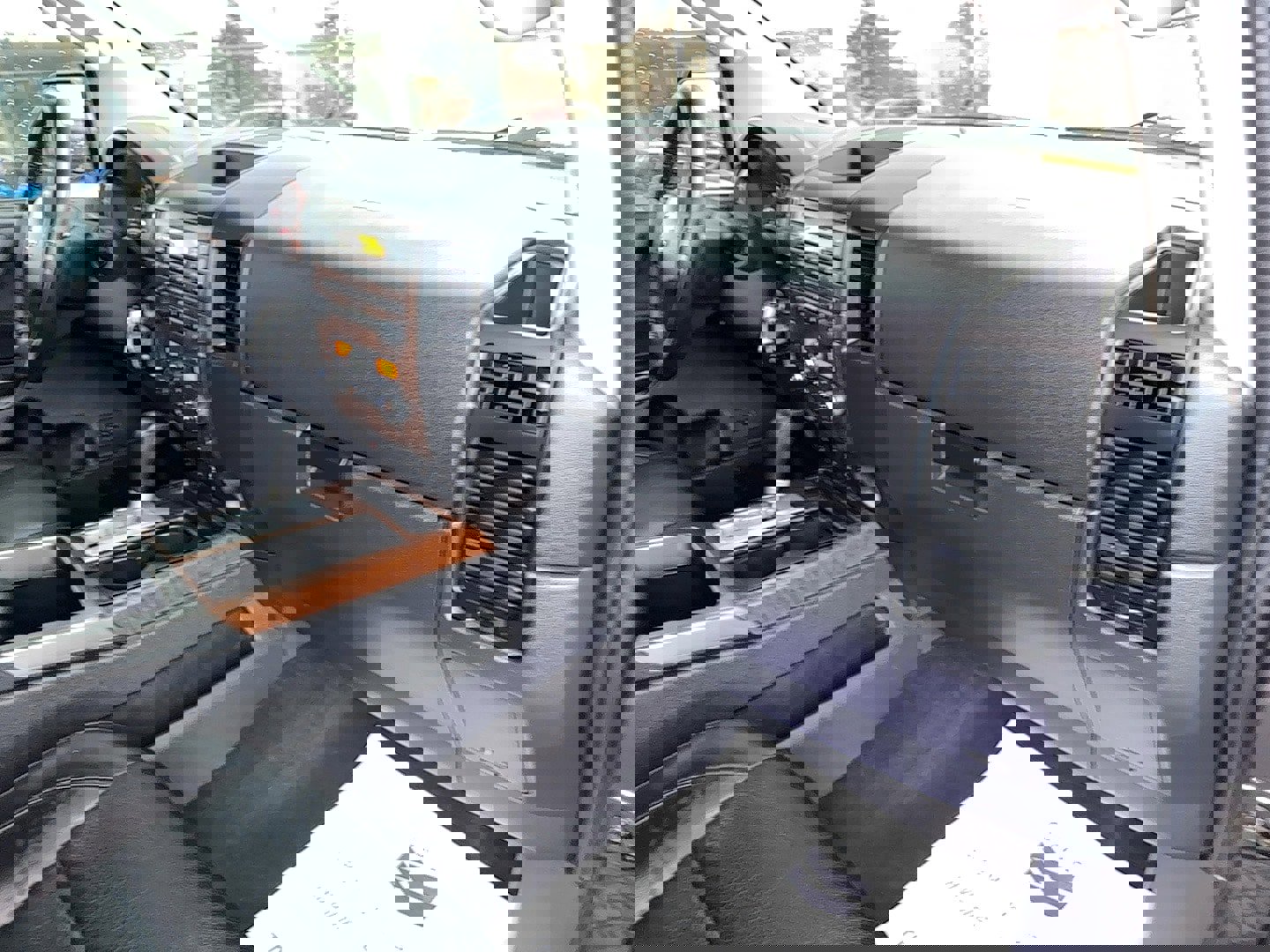 Used 2012 Nissan Titan SL image 21