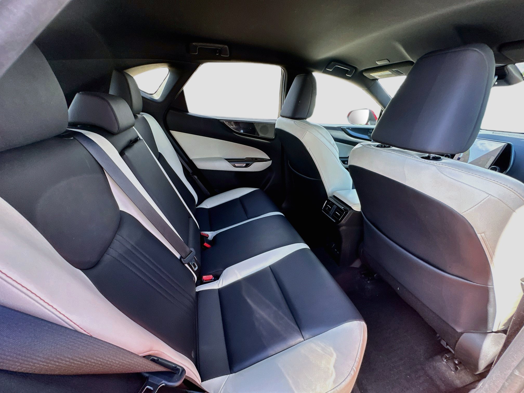 Used 2024 Lexus NX 250 FWD w/ Towing Package (2000 Lbs) image 26