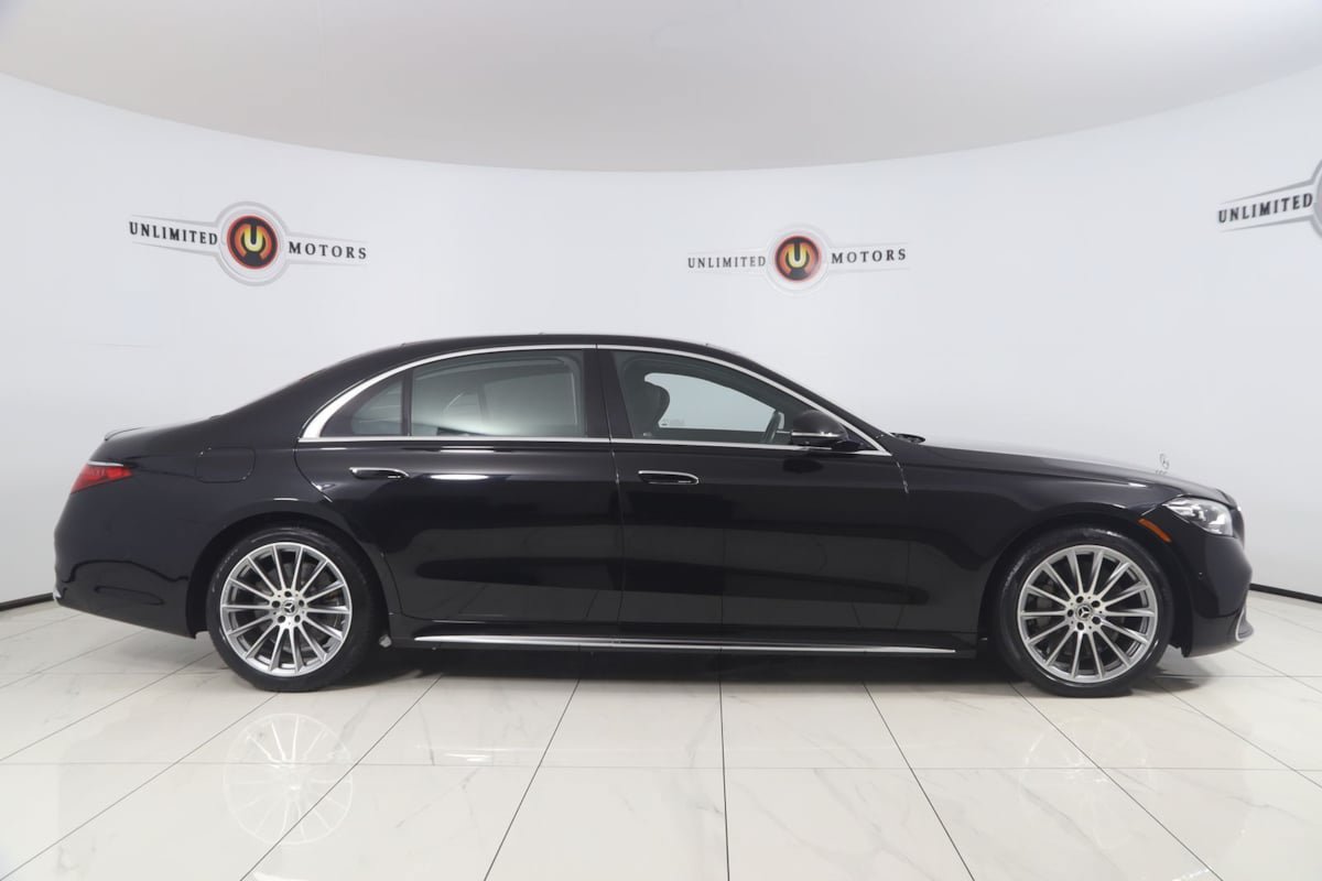 Used 2022 Mercedes-Benz S 500 4MATIC w/ AMG Line Package image 2