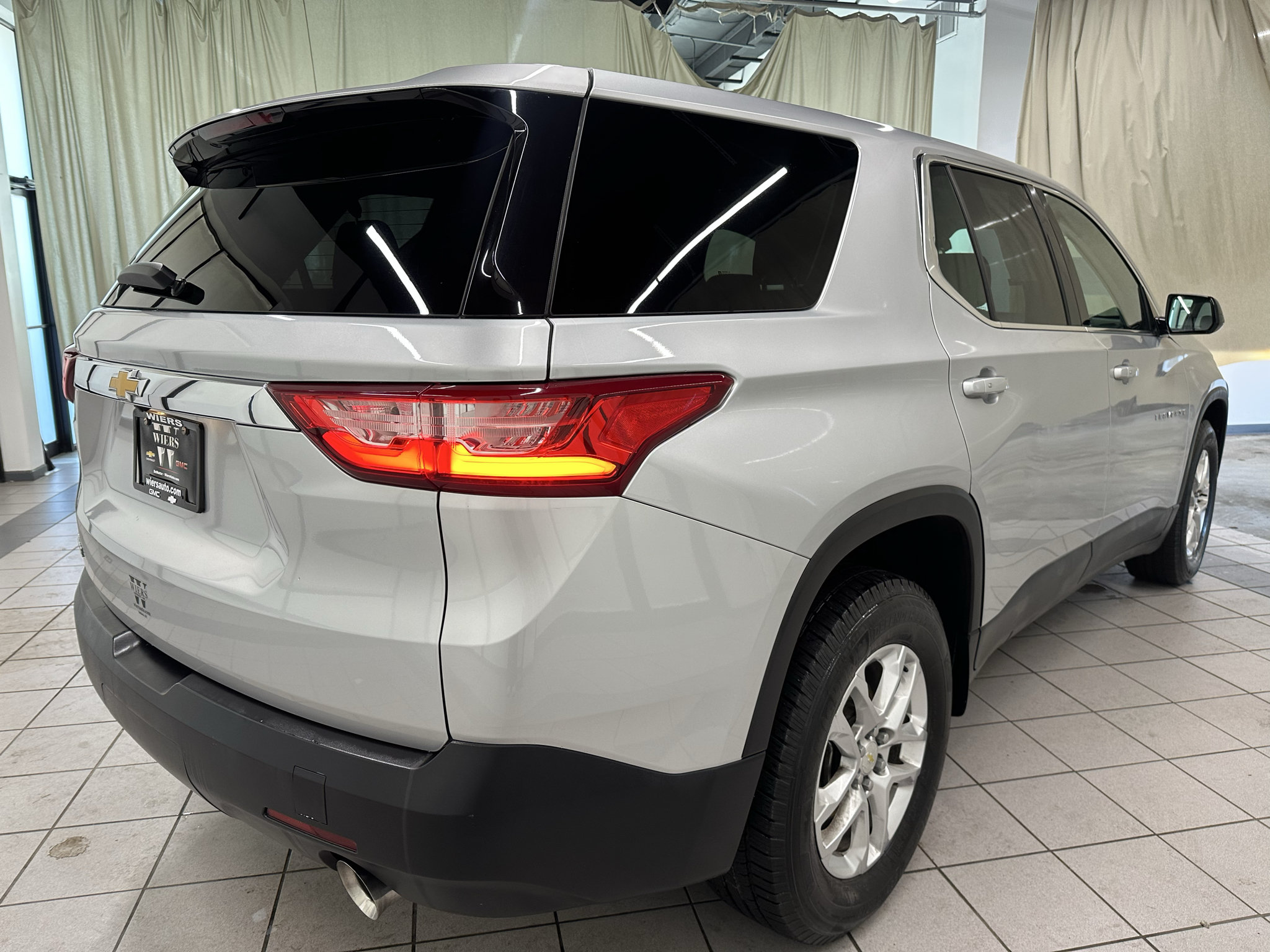 Used 2018 Chevrolet Traverse LS FWD image 5