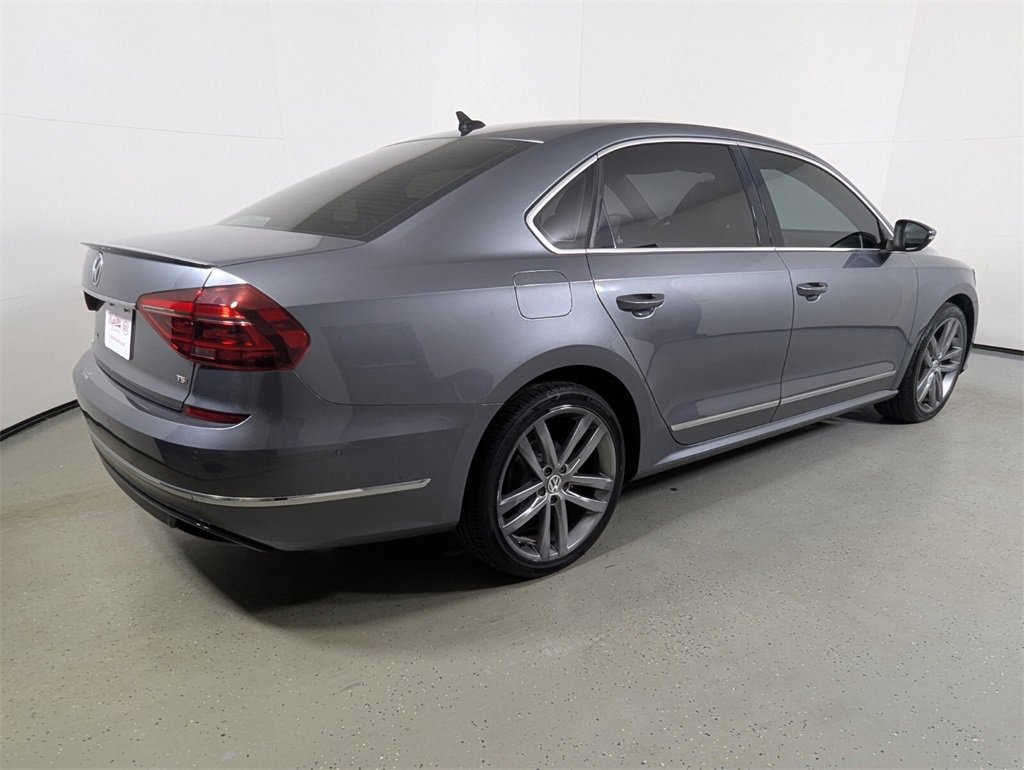 Used 2018 Volkswagen Passat 2.0T SEL Premium image 7