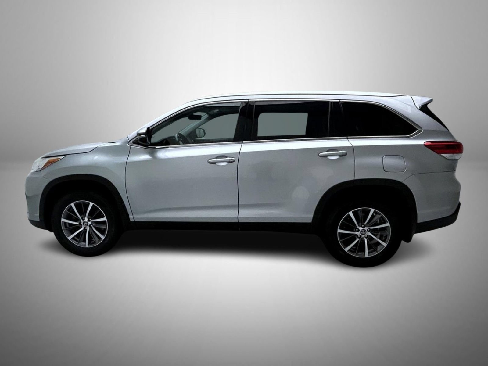 Used 2019 Toyota Highlander XLE AWD/4WD image 8