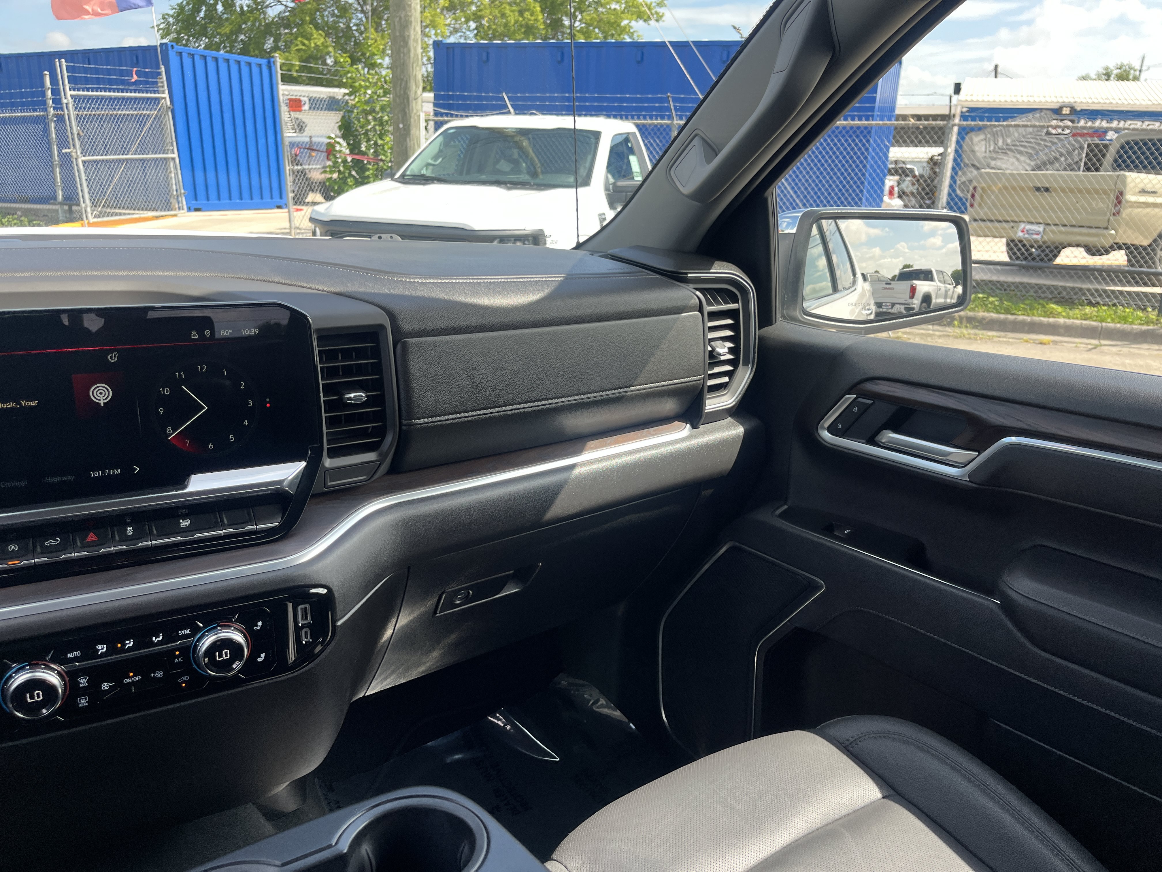Used 2026 GMC Sierra 1500 SLT AWD/4WD image 33