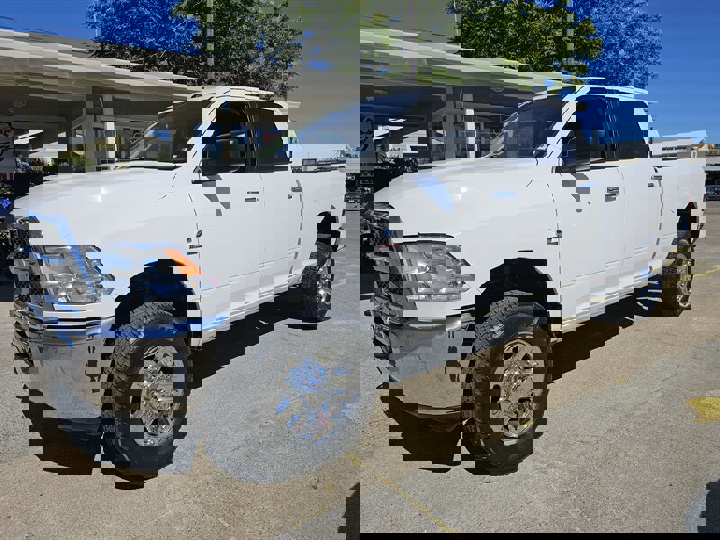 Used 2017 RAM 2500 SLT image 1