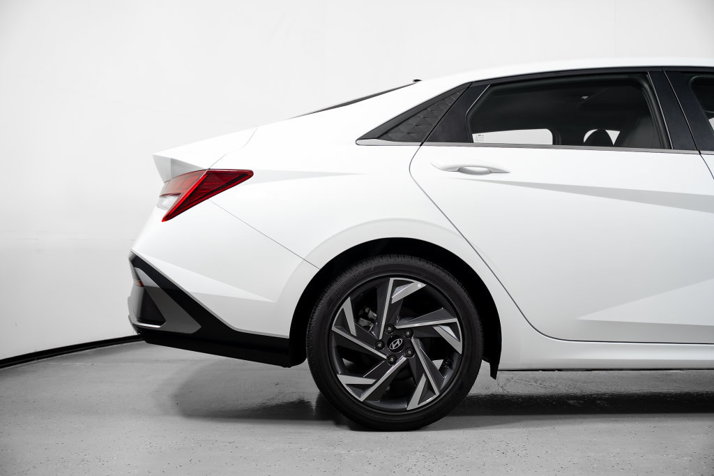 Certified 2025 Hyundai Elantra SEL FWD image 6