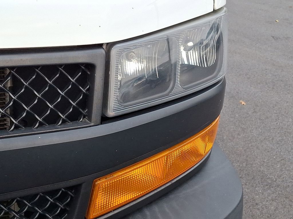 Used 2018 Chevrolet Express 3500 w/ Driver Convenience Package image 11